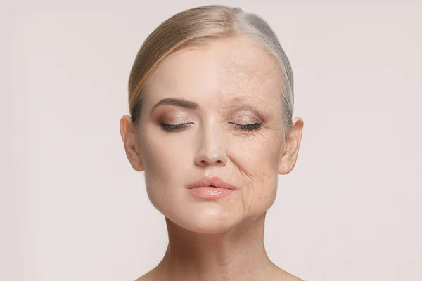 Comparación. Retrato de mujer hermosa con problema y piel limpia, envejecimiento y concepto de juventud, tratamiento de belleza —  Fotos de Stock