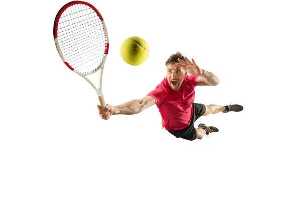 Un hombre caucásico jugando al tenis aislado sobre fondo blanco —  Fotos de Stock