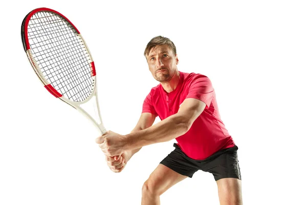 Beyaz arka plan üzerinde izole tenisçi oynayan bir beyaz adam — Stok fotoğraf