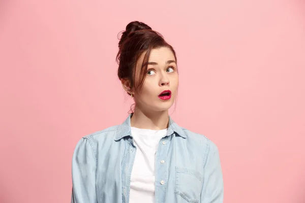 Joven mujer de negocios seria y pensativa. Concepto de duda . — Foto de Stock