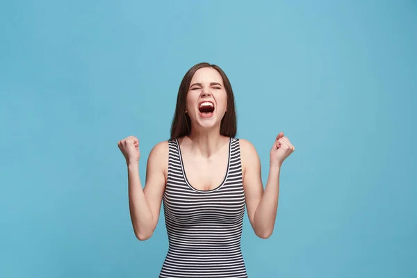 Ganhar mulher de sucesso feliz extático celebrando ser um vencedor. Imagem energética dinâmica do modelo feminino — Fotografia de Stock