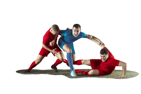 Jogadores de futebol atacando para a bola sobre fundo branco — Fotografia de Stock