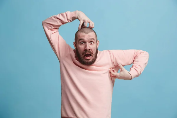 Bonito homem em estresse isolado em azul — Fotografia de Stock