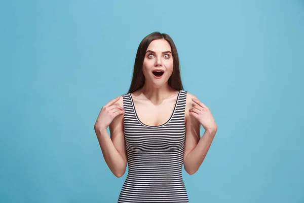 Beautiful woman looking suprised isolated on blue — Stock Photo, Image