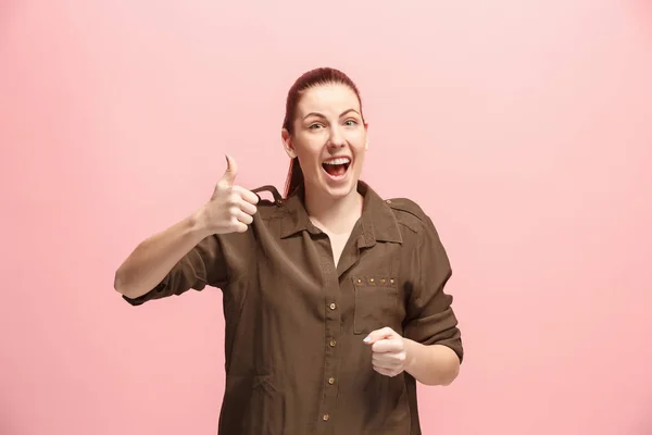 The happy business woman standing and smiling against pink background. — Stock Photo, Image