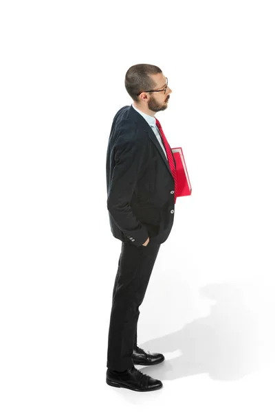 Retrato de corpo inteiro de homem de negócios com pasta em branco — Fotografia de Stock