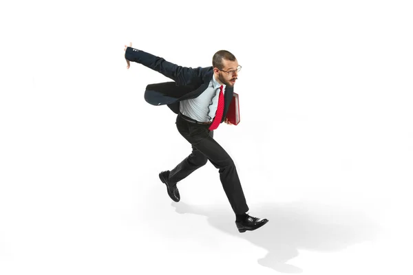 Empresario corriendo con una carpeta sobre fondo blanco — Foto de Stock