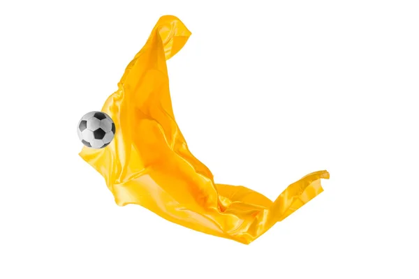 Pelota de fútbol y liso elegante paño amarillo transparente aislado o separado sobre fondo blanco estudio . — Foto de Stock