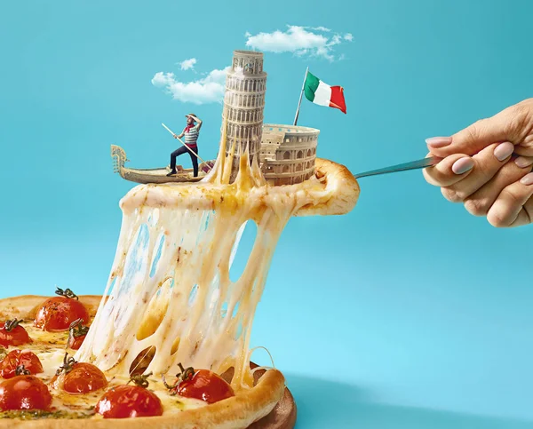 Το κολάζ για Ιταλία με γυναικεία πλευρά, γονδολιέρης, πίτσα και και σε σημαντικά αξιοθέατα — Φωτογραφία Αρχείου