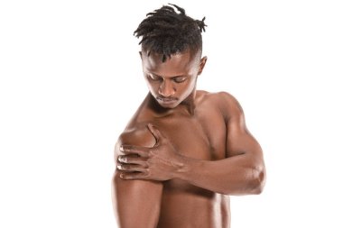 Genç adam güzel gövde beyaz arka plan üzerinde izole tam anlamıyla uyum