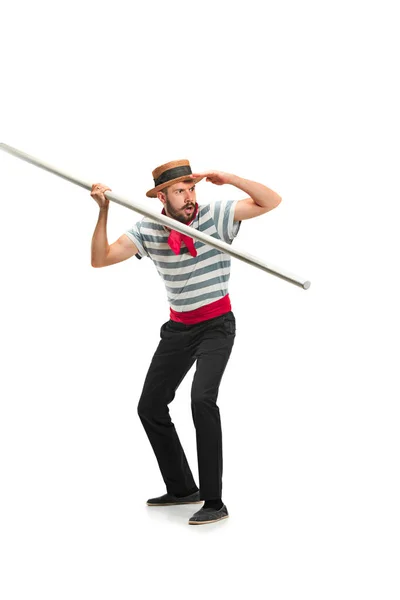 Homme caucasien en costume de gondolier traditionnel et chapeau — Photo