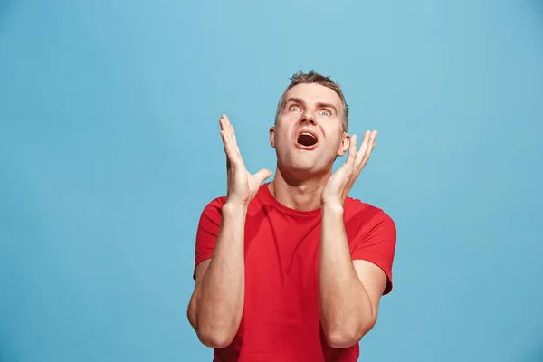 Ganhar o sucesso homem feliz extático celebrando ser um vencedor. Imagem energética dinâmica do modelo masculino — Fotografia de Stock