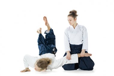 Erkek ve kadın, dövüş sanatları okulu Aikido eğitimi mücadele