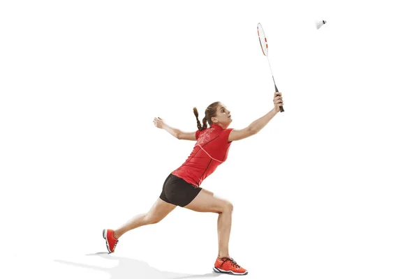 Jovem mulher jogando badminton sobre fundo branco — Fotografia de Stock