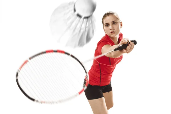Ung kvinna spelar badminton över vit bakgrund — Stockfoto
