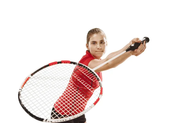 Jovem mulher jogando badminton sobre fundo branco — Fotografia de Stock