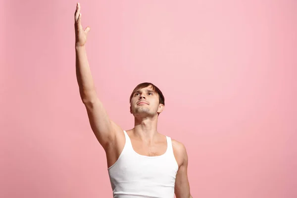 Ganar el éxito hombre feliz extático celebrando ser un ganador. Imagen energética dinámica del modelo masculino — Foto de Stock