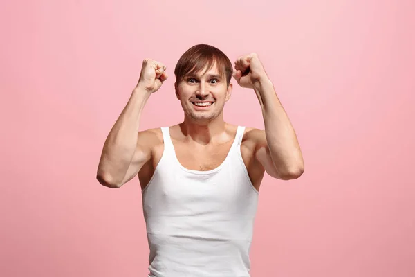 Ganar el éxito hombre feliz extático celebrando ser un ganador. Imagen energética dinámica del modelo masculino — Foto de Stock