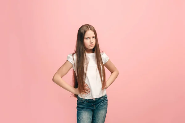 Junge ernsthafte nachdenkliche Teenager-Mädchen. Zweifelhaftes Konzept. — Stockfoto