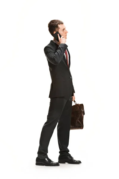 Volledige lichaam portret van zakenman met werkmap op wit — Stockfoto