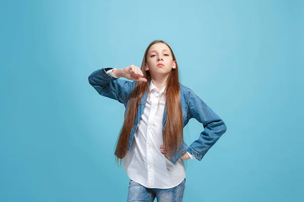 Joven chica adolescente seria y reflexiva. Concepto de duda . —  Fotos de Stock