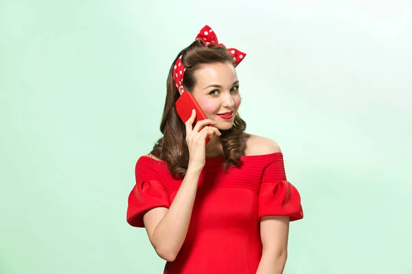 Beautiful young woman with pinup make-up and hairstyle. Studio shot on white background — Stock Photo, Image