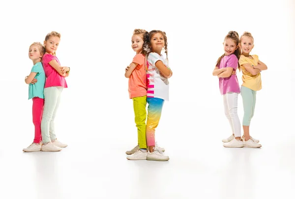 As crianças dançam escola, balé, hiphop, rua, funky e dançarinos modernos — Fotografia de Stock