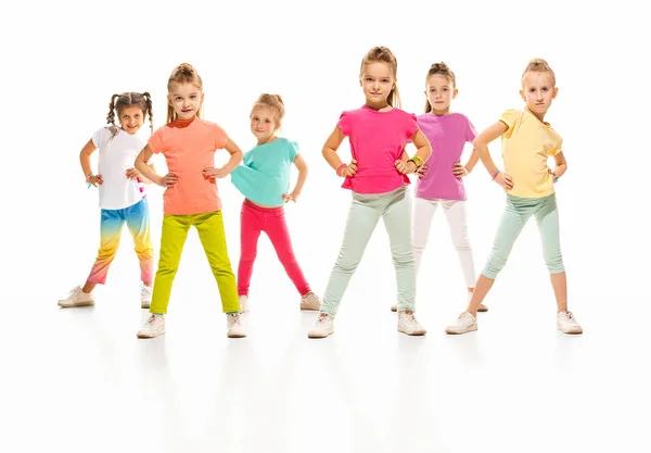 Los niños bailan escuela, ballet, hiphop, street, funky y bailarines modernos — Foto de Stock