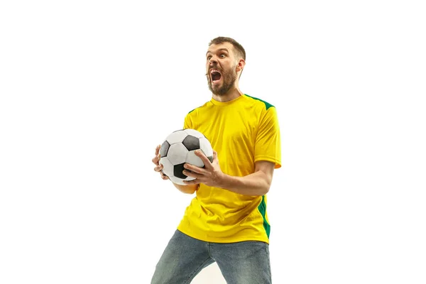 Brasilianischer Fan feiert auf weißem Hintergrund — Stockfoto