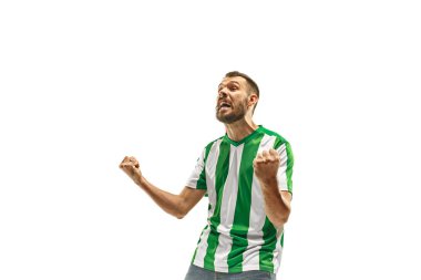 İrlandalı fan beyaz arka plan üzerinde kutluyor
