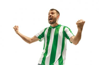 İrlandalı fan beyaz arka plan üzerinde kutluyor