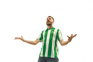 İrlandalı fan beyaz arka plan üzerinde kutluyor