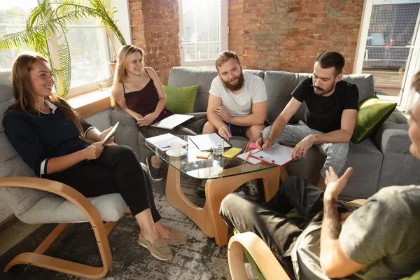 Group of young caucasian office workers have creative meeting to discuss new ideas — Stock Photo, Image