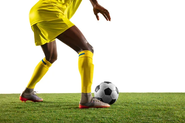 Professionell afrikansk fotboll eller fotbollsspelare isolerad på vit bakgrund — Stockfoto