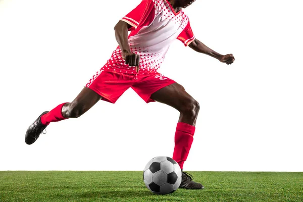 Futebol africano profissional ou jogador de futebol isolado em fundo branco — Fotografia de Stock