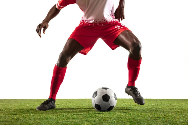 Profi afrikai labdarúgó vagy focista elszigetelt fehér alapon — Stock Fotó