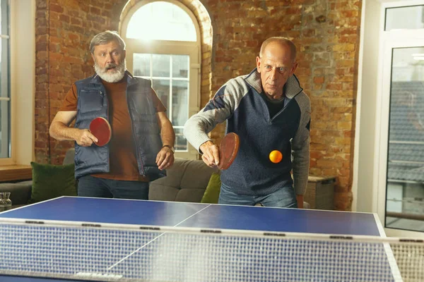 Senior men playing table tennis in workplace, having fun — Stock Photo, Image