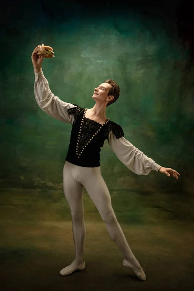 Młoda tancerka baletowa jako postać Śnieżki, współczesne bajki — Zdjęcie stockowe