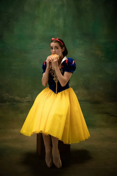 Young ballet dancer as a Snow White, modern fairytales — Stock Photo, Image