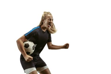 Stadyumda antrenman yapan bayan futbolcu.