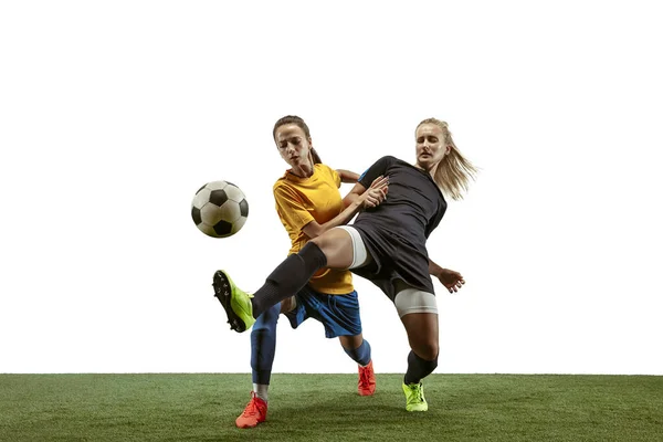 Жінки-футболістки практикують і тренують на стадіоні — стокове фото