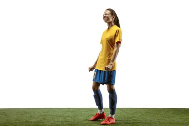Stadyumda antrenman yapan bayan futbolcu.