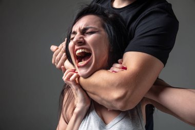 Kadın aile içi şiddet ve şiddete maruz kalıyor, kadın hakları kavramı