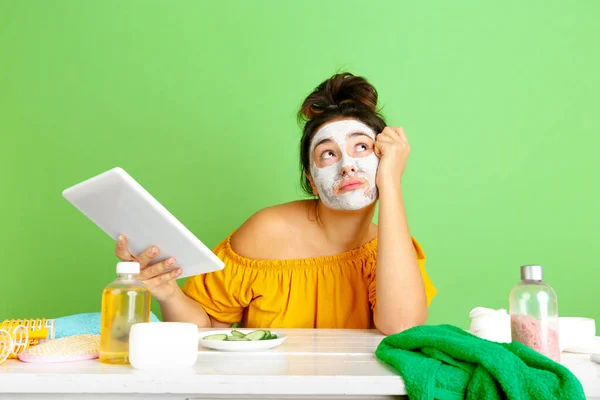 Portrait of young caucasian woman in her beauty day and skin care routine — Stok Foto