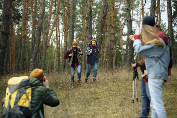 Group of friends on a camping or hiking trip in autumn day — Stock Photo, Image