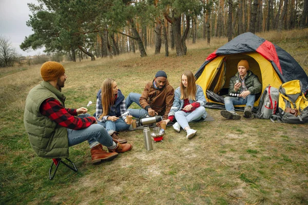 Group of friends on a camping or hiking trip in autumn day — Stock Photo, Image