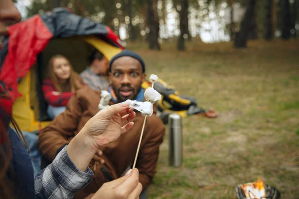 Group of friends on a camping or hiking trip in autumn day — Stock Photo, Image