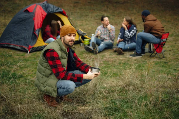 Group of friends on a camping or hiking trip in autumn day — Stock Photo, Image