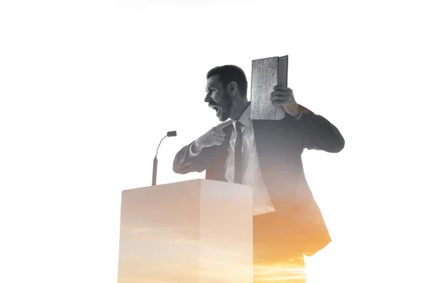 Спікер, тренер або голова під час політичної промови на білому тлі — стокове фото