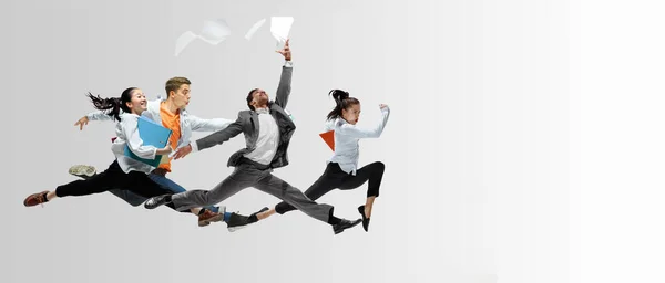 Kancelářské pracující nebo baletní tanečnice skáčou na bílém pozadí — Stock fotografie